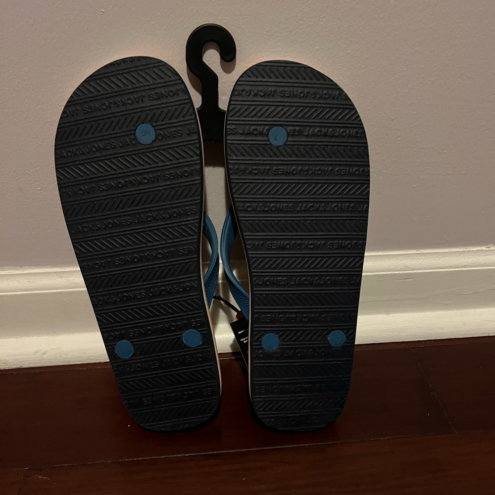 Brand new Jack & Jones flip-flops - Picture 2 of 2